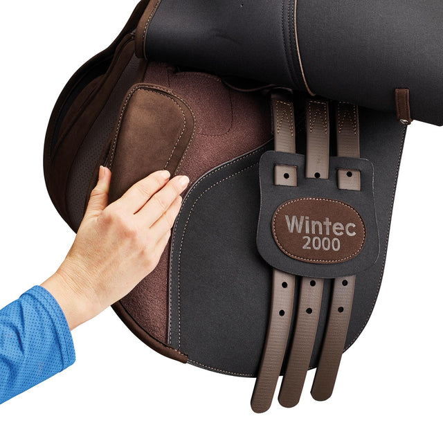 Moving the Flexibloc on the Wintec 2000 All Purpose in brown