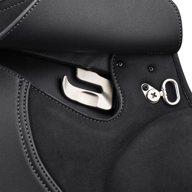 Stirrup bar on the Wintec 2000 All Purpose in black