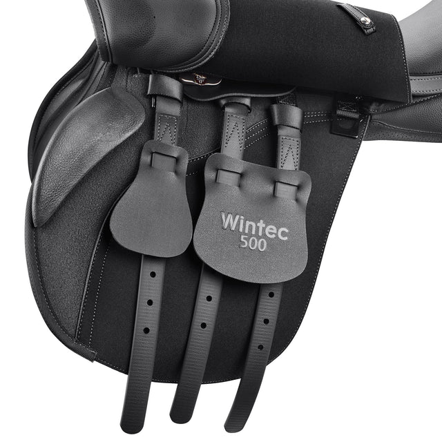 Girthing system on the Wintec 500 All Purpose in black