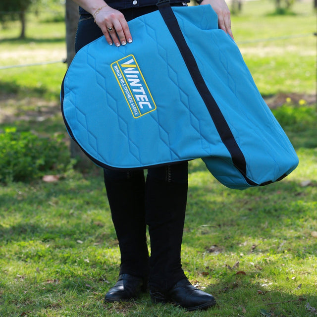 Carrying a saddle in the Wintec Saddle Bag