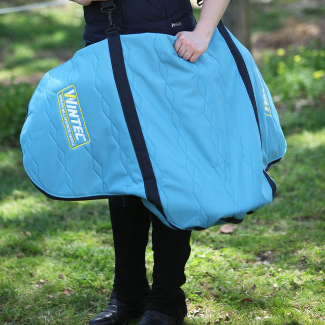Wintec Saddle Bag zipped up and ready to carry