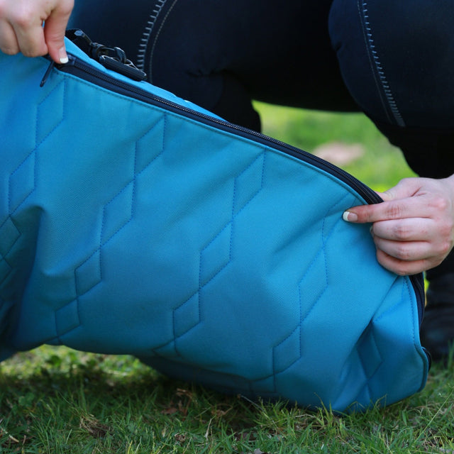 Closing the Wintec Saddle Bag